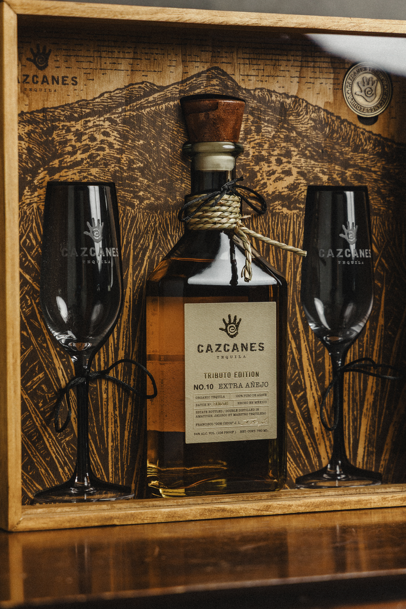 Cazcanes No. 10 Extra Añejo Tributo Edition bottle close-up in presentation box